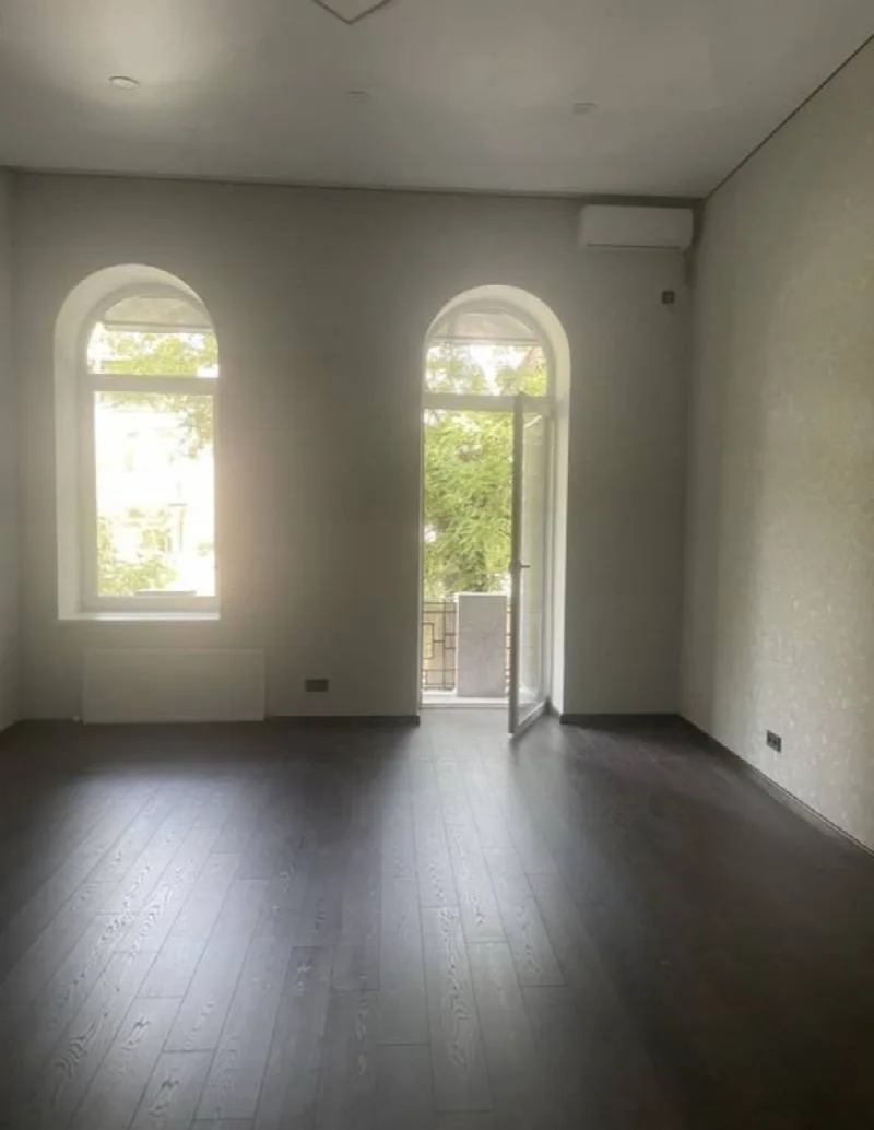 2-кімнатна квартира, 79 м², Центр