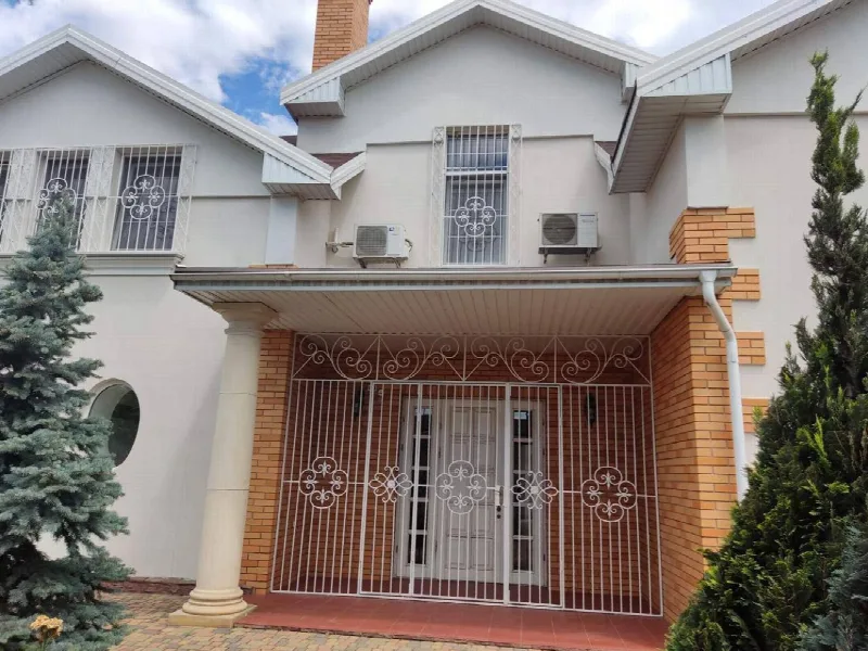 6-кімнатний будинок, 660 м², Молодіжне