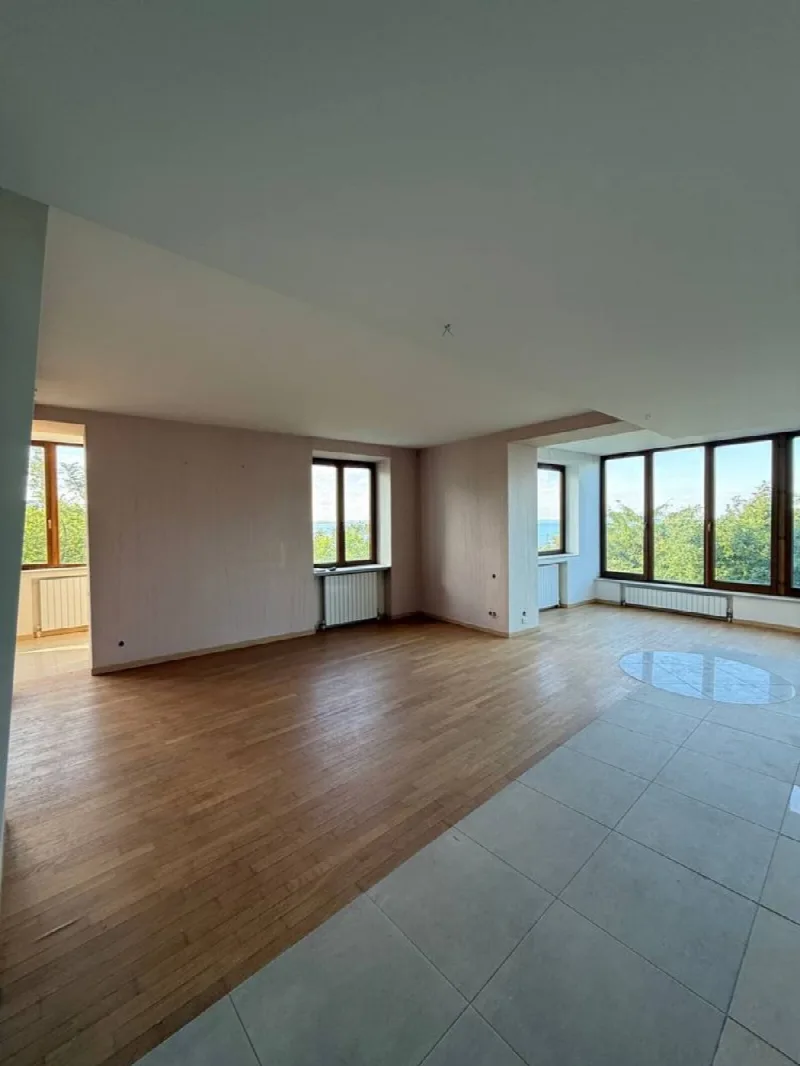 3-кімнатні, 175 м²
