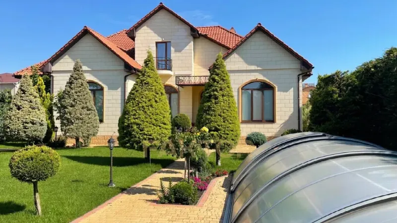 House 300 m², plot 10 ares, Sosnova St, Sovinion
