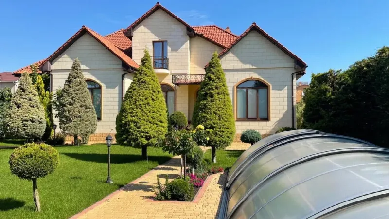 6-room house, 300 m², Sovinion