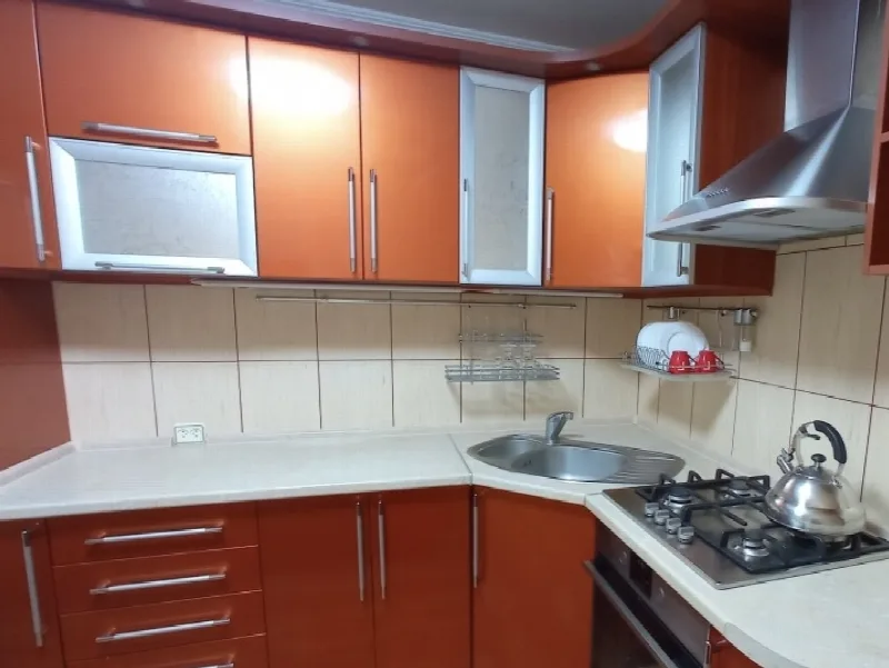 4-кімнатна квартира, 86 м², Таїрове, смт