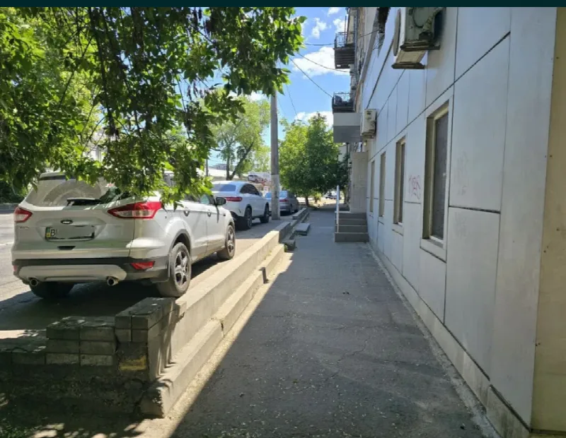 Комерційна, 355 м², Пересип