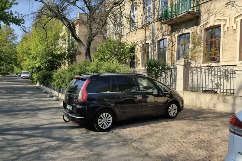 Комерційна, 34 м², Центр