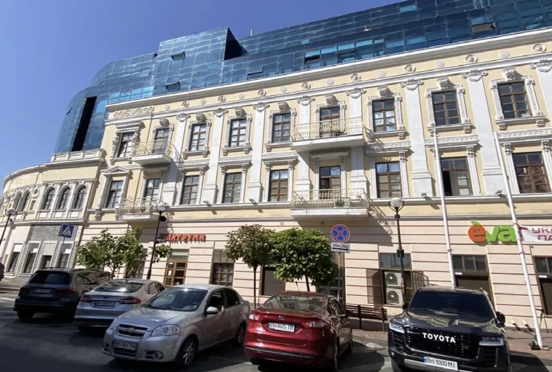 Комерційна, 36 м², Галерея Афина, Центр