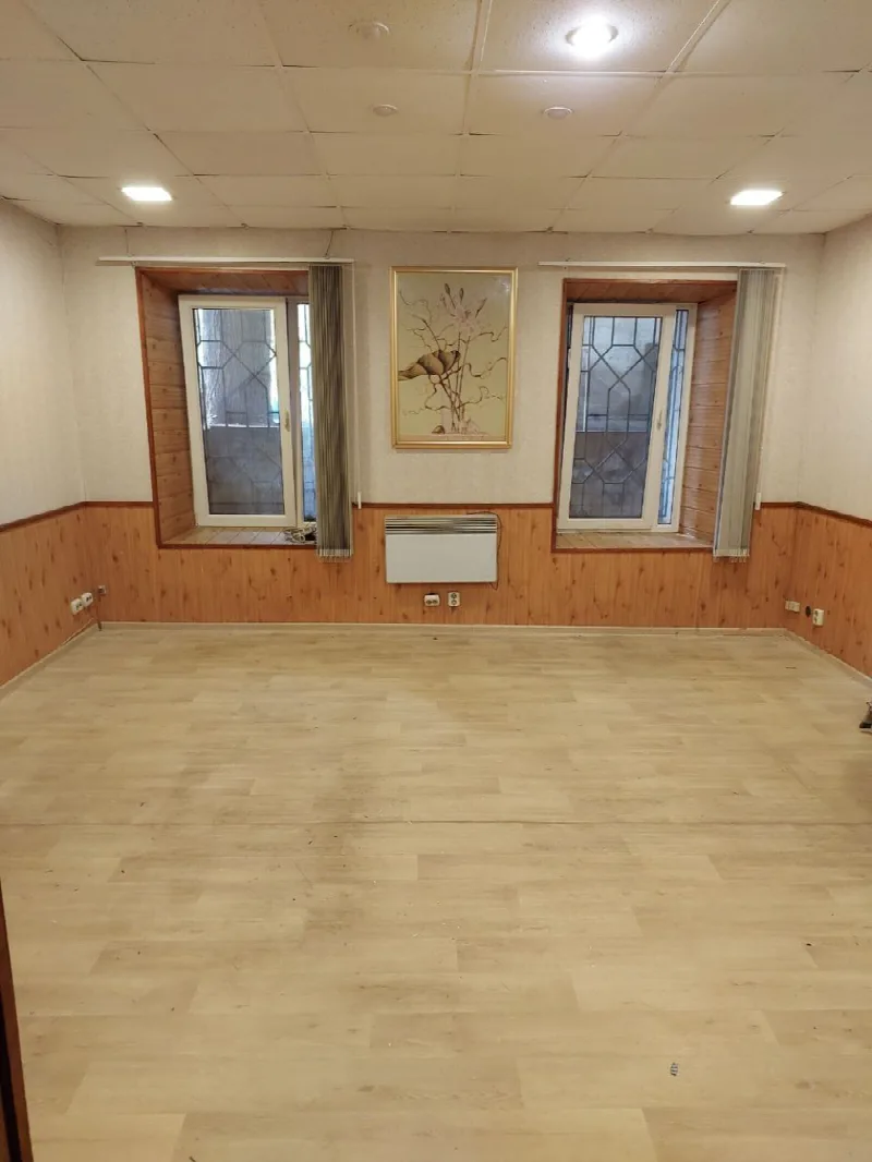 Комерційна, 84 м², Центр
