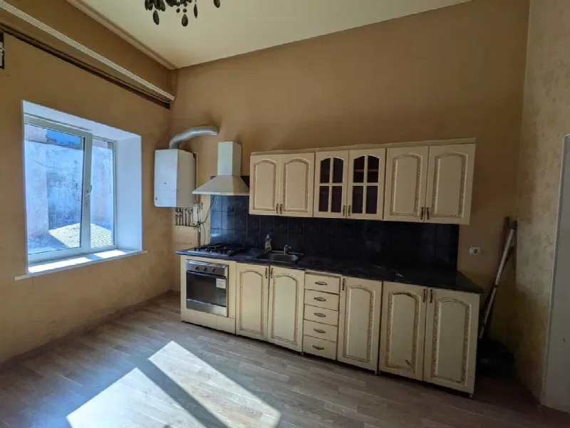 2-кімнатні, 77 м²