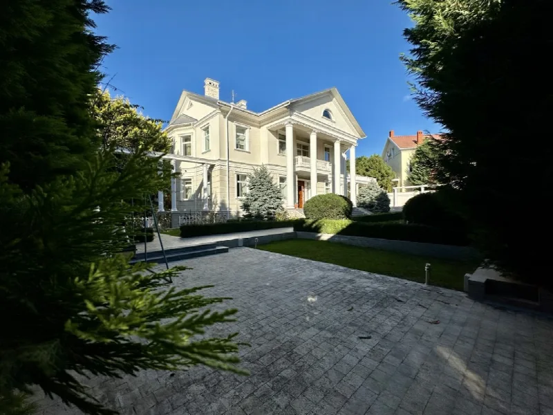 5-кімнатні, 600 м²