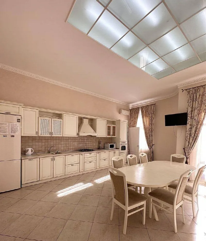 8-комнатная квартира, 420 м², Центр