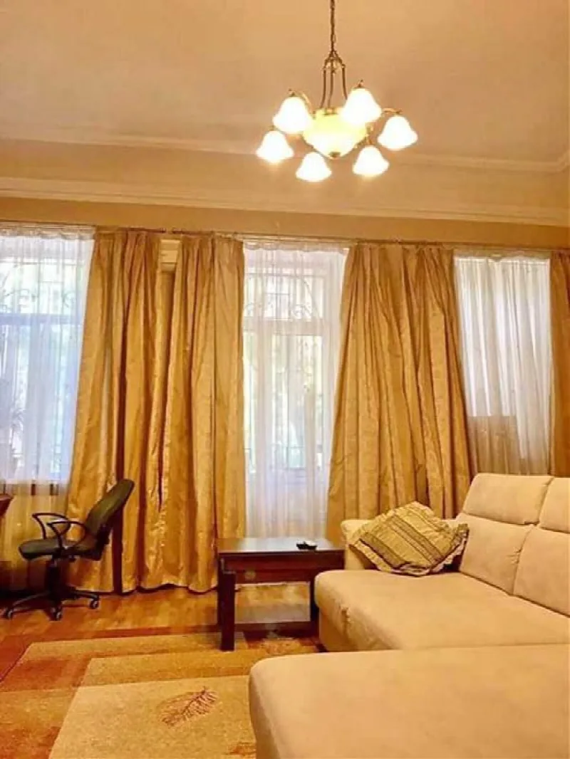 2-комнатная квартира, 85 м², Центр