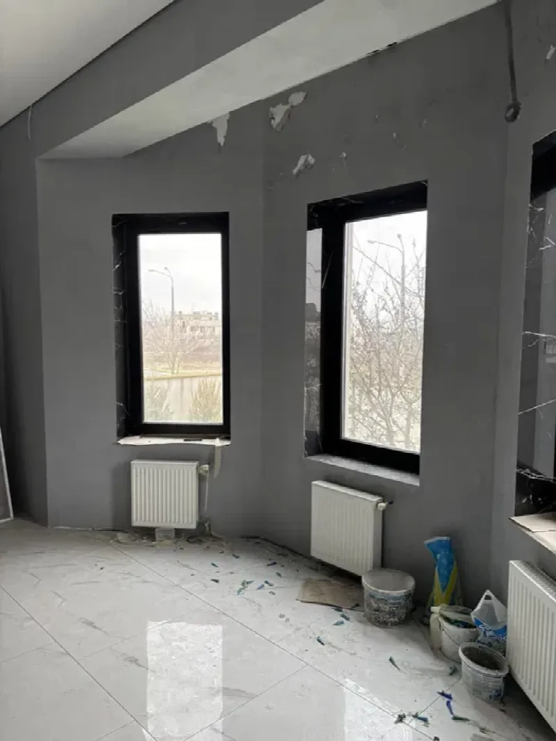 8-кімнатні, 270 м²