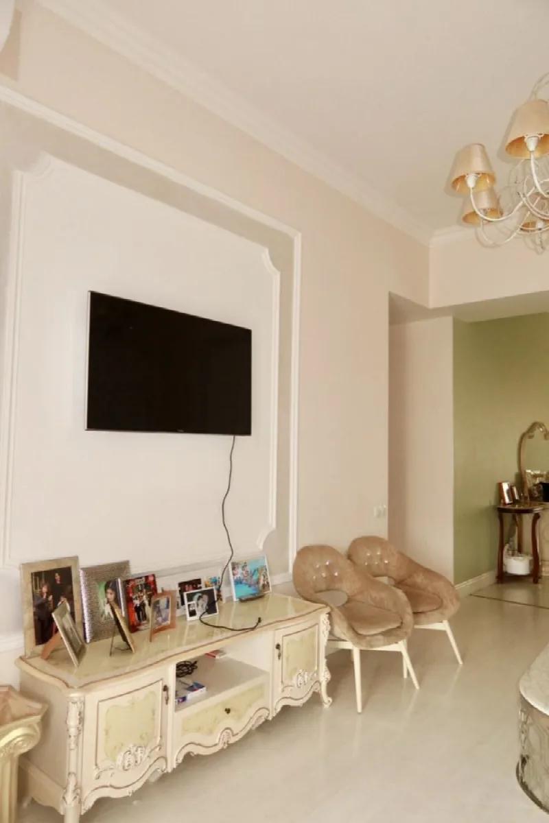 4-кімнатна квартира, 127 м², Центр