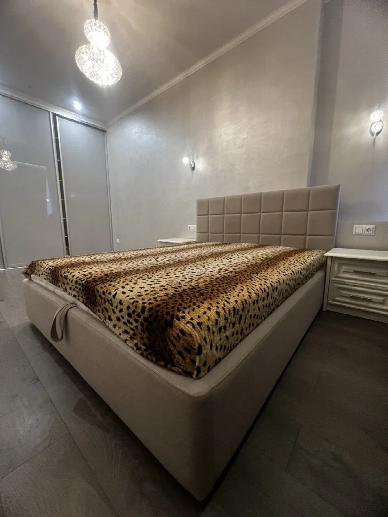 1-кімнатні, 75 м²