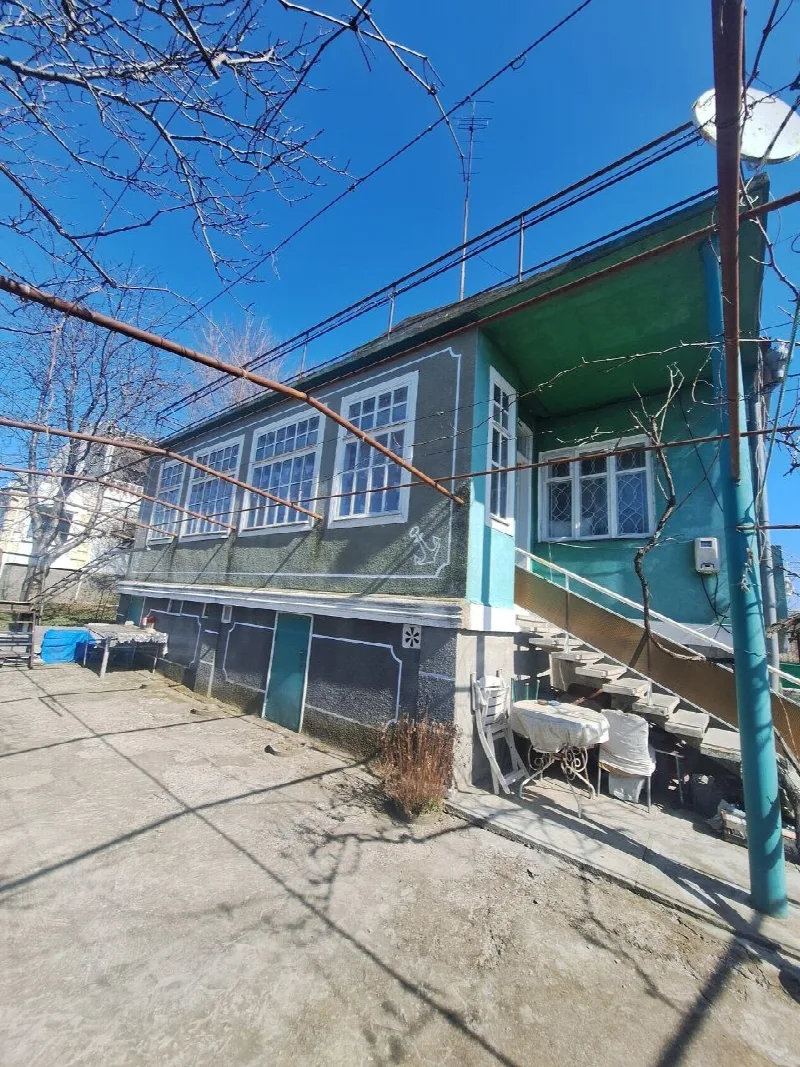 3-кімнатні, 196 м²