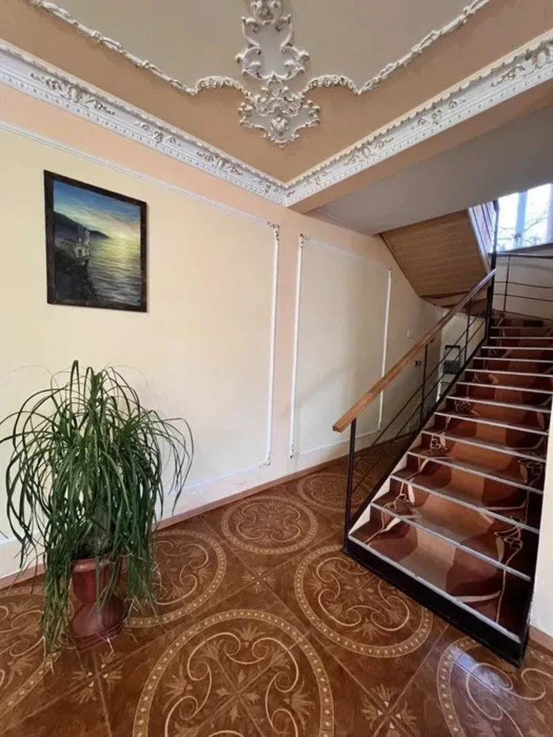 4-кімнатні, 250 м²