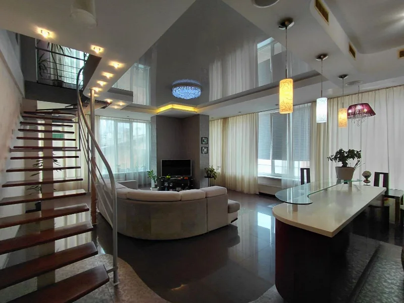 3-кімнатні, 158 м²