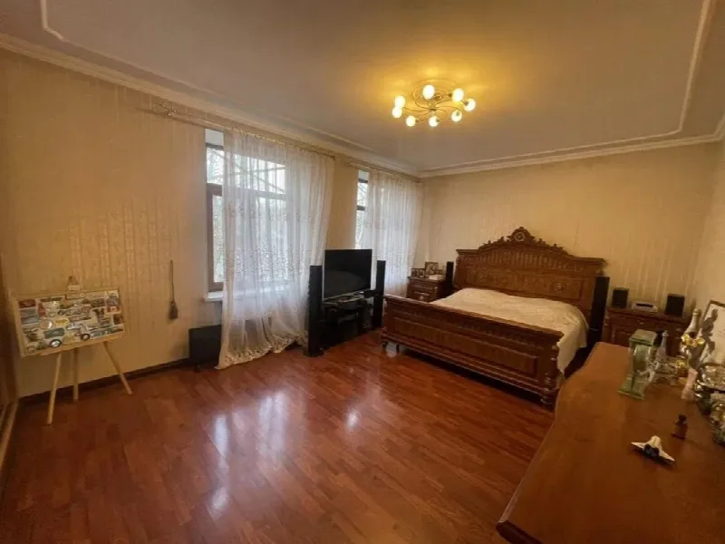 3-кімнатні, 412 м²