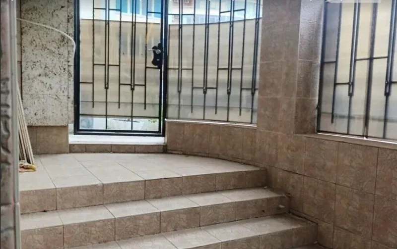 Комерційна, 70 м², Синій птах, Центр