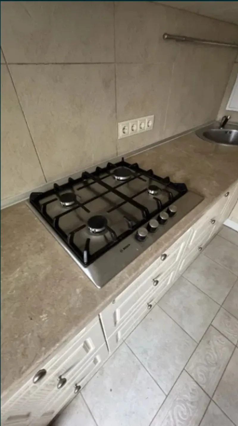 4-кімнатна квартира, 76 м², Черемушки