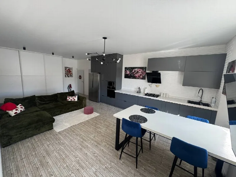 4-кімнатні, 262 м²