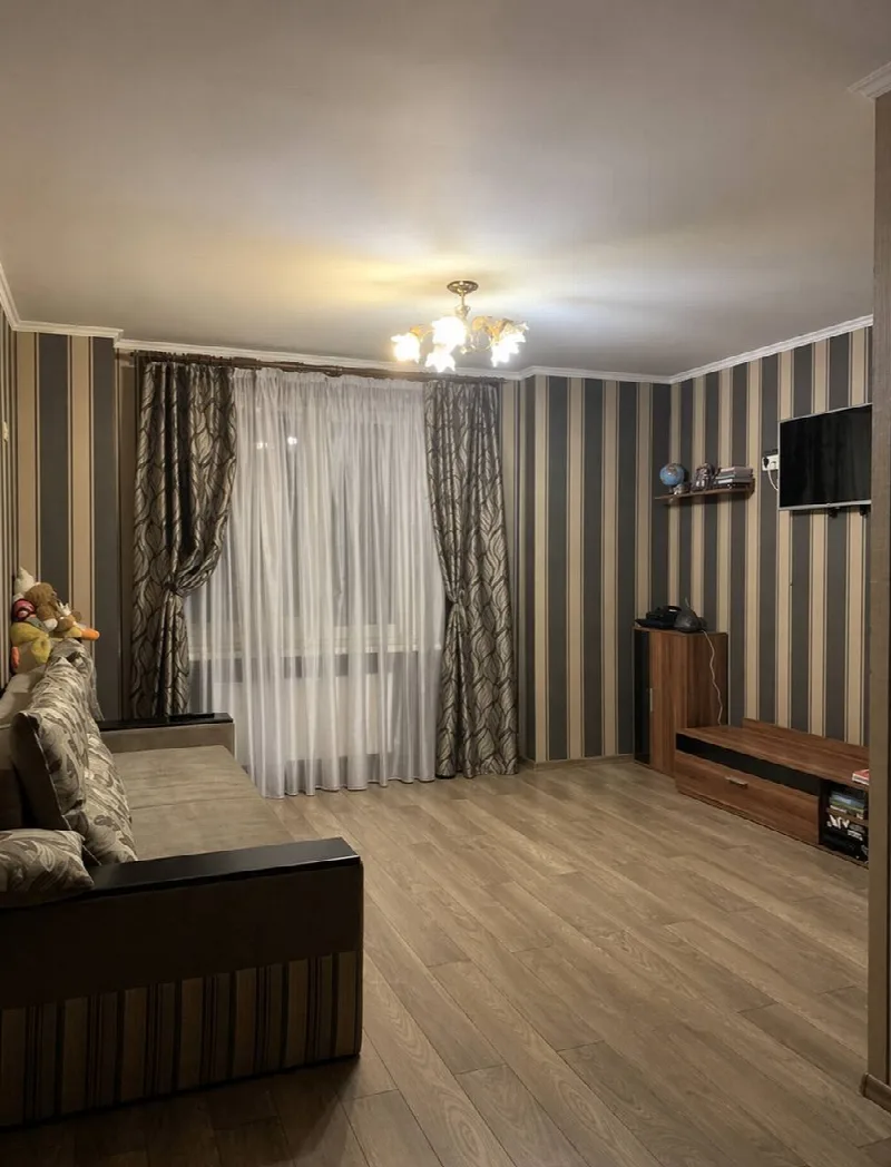 1-кімнатні, 42 м²