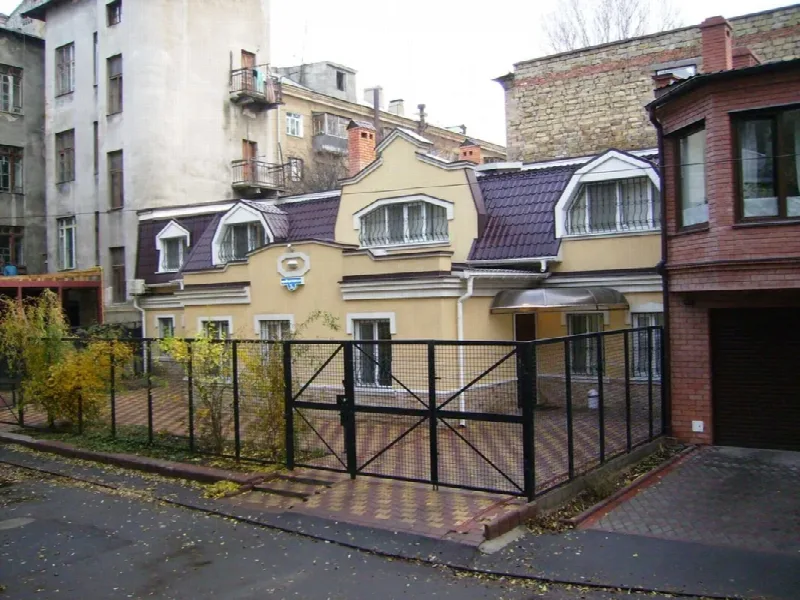 8-кімнатні, 315 м²