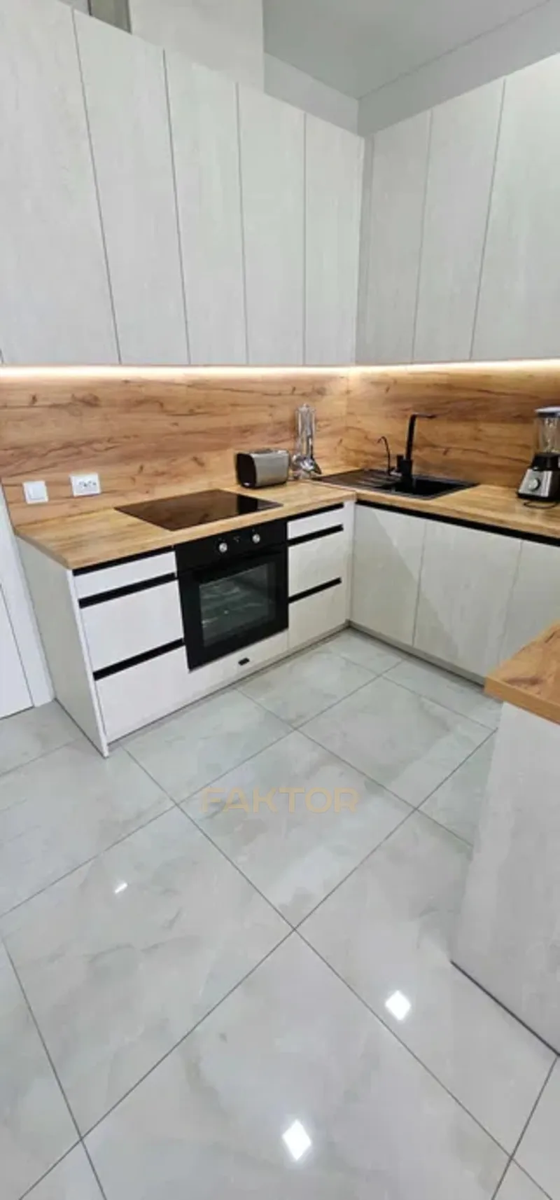 3-room apartment 68 m², floor 4/6, Vladyslava Buvalkina St