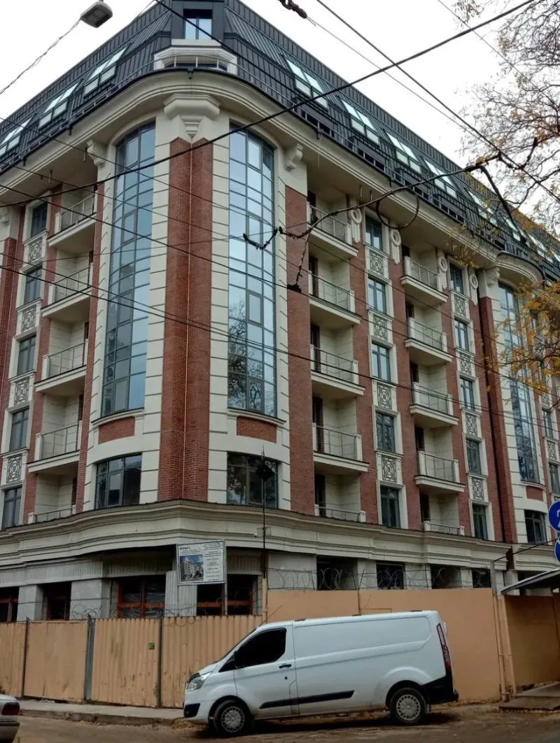 1-кімнатна квартира, 57 м², Будинок на Єврейській, Центр