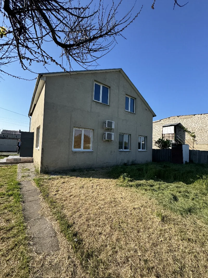 3-кімнатні, 200 м²