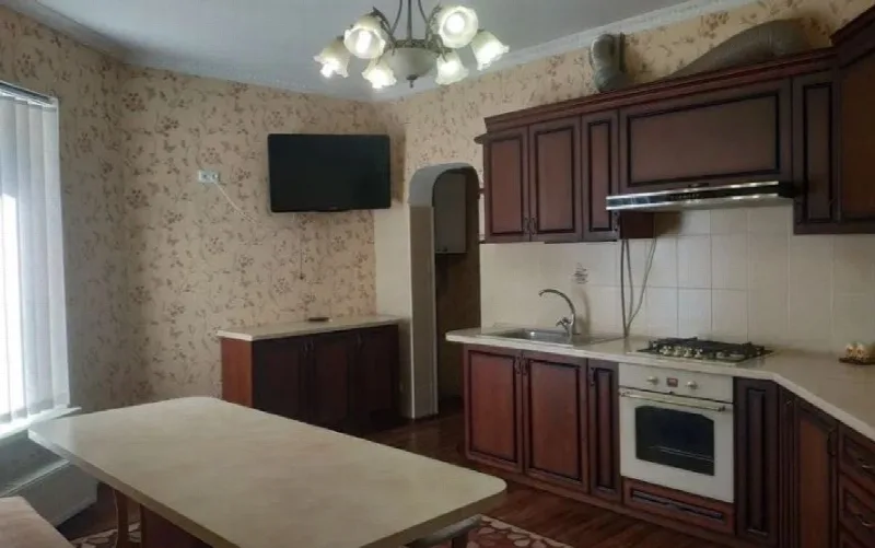 3-кімнатна квартира, 100 м², Центр