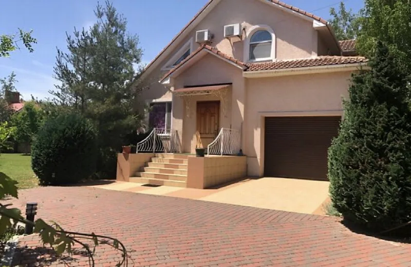 5-room house, 221 m², Sovinion