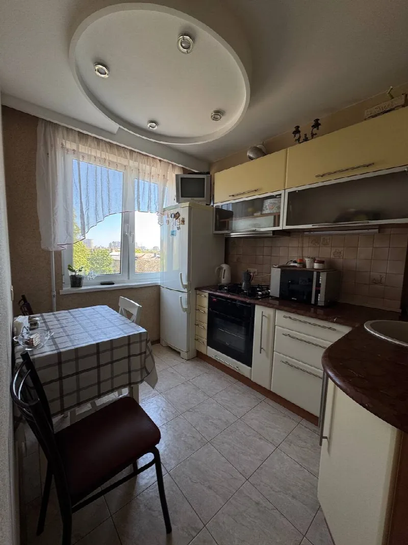 3-кімнатна квартира, 61 м², Черемушки