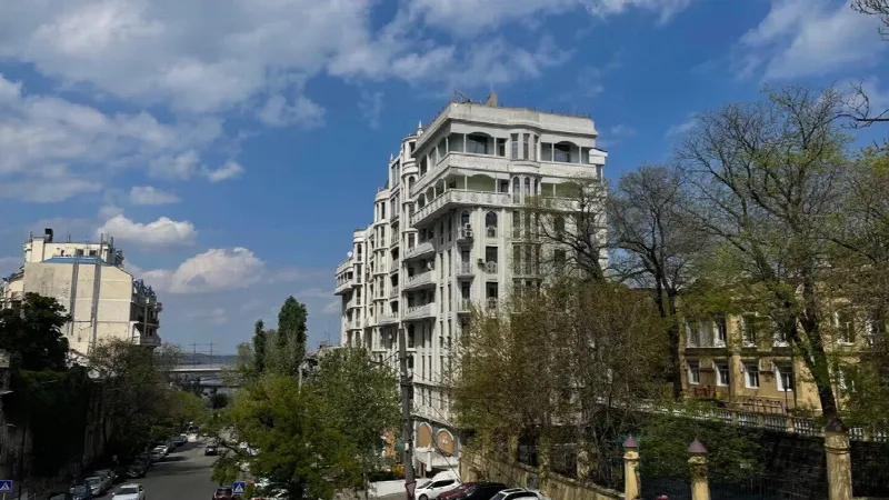 3-комнатная квартира, 101 м², Шах-Намэ, Центр