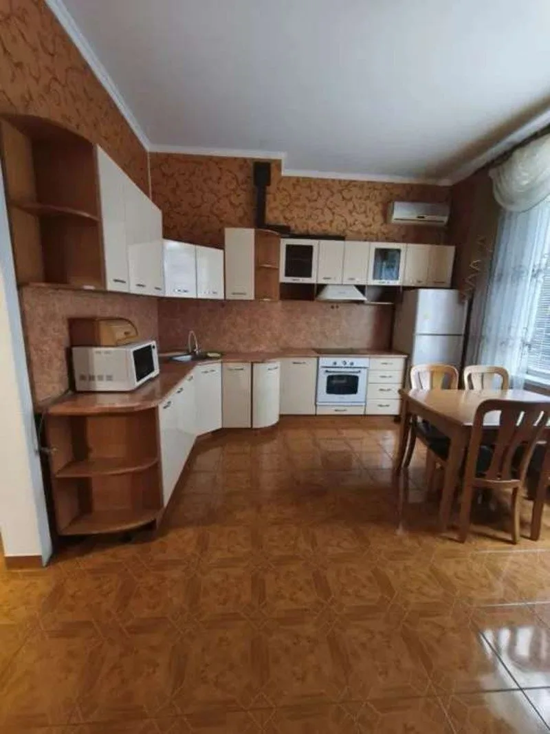 2-кімнатна квартира, 54 м², Клімівський будинок, Центр