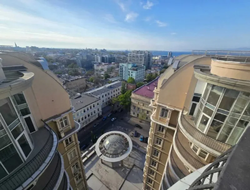 4-кімнатна квартира, 158 м², Центр
