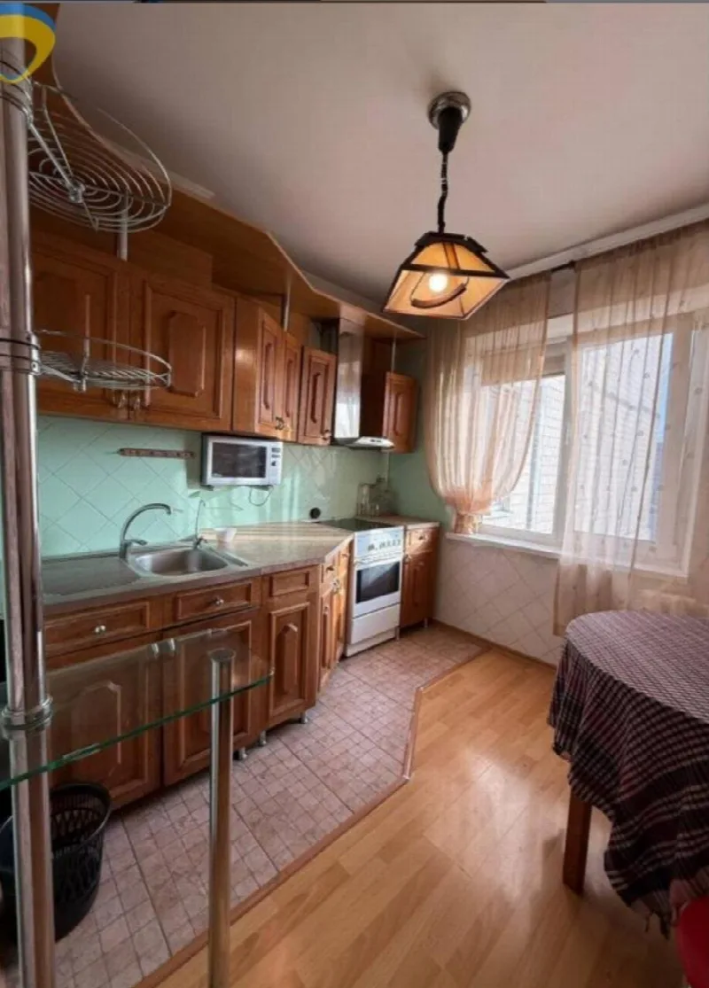 4-кімнатна квартира, 94 м², Таїрова