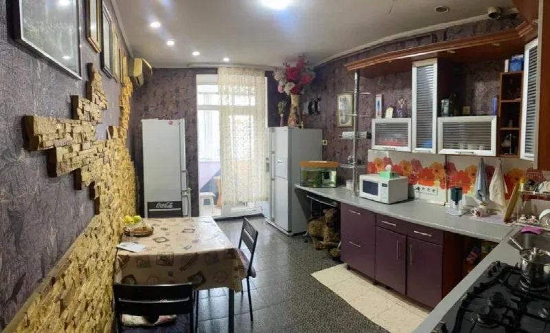 3-кімнатна квартира, 78 м², Центр
