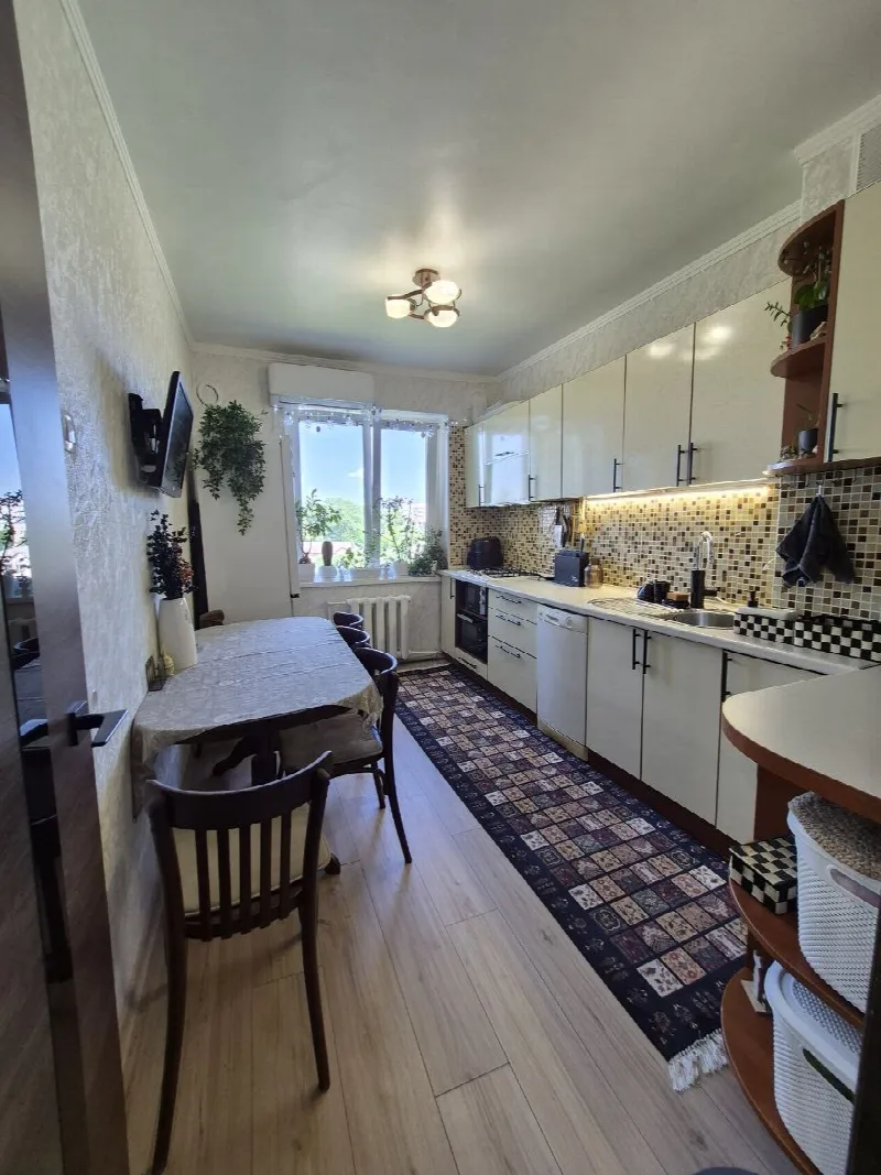 3-кімнатна квартира, 63 м², Молдаванка