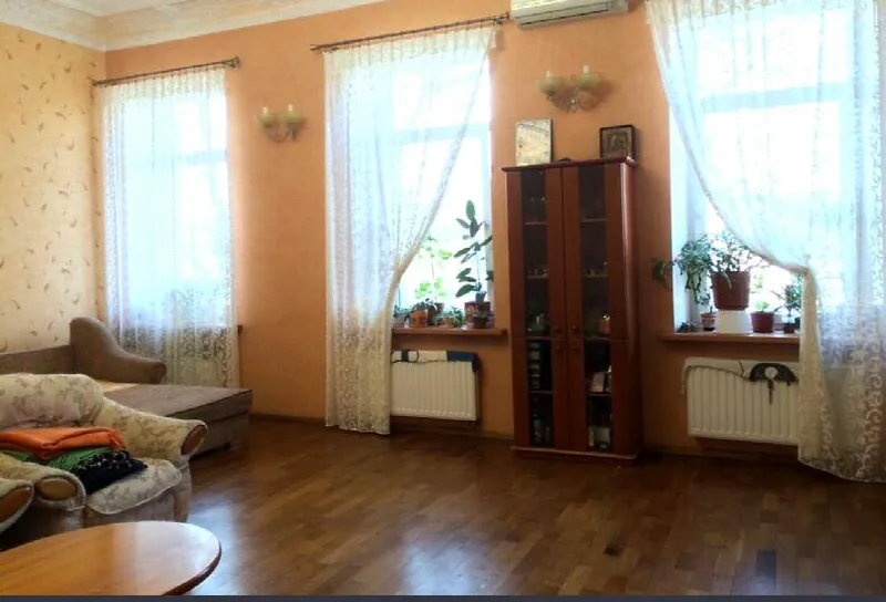 3-кімнатна квартира, 127 м², Центр