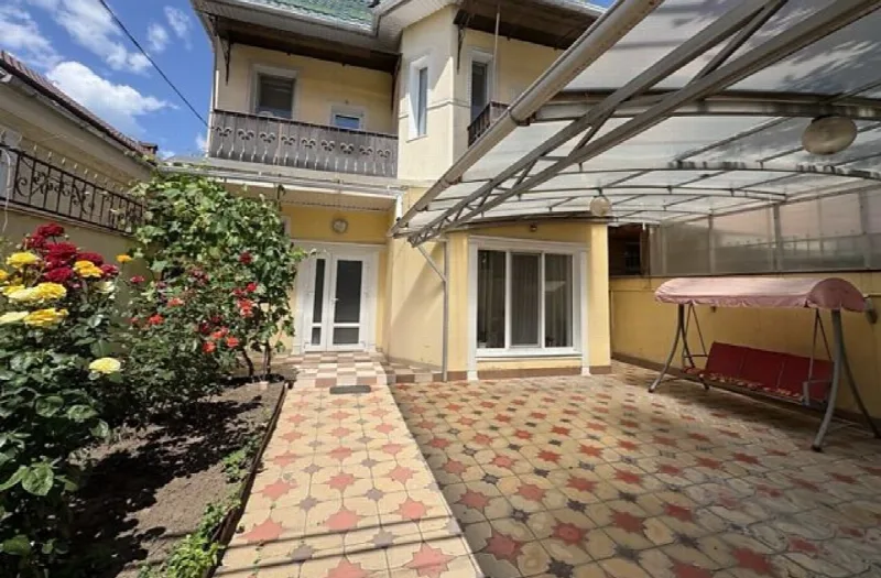 4-кімнатний будинок, 211 м², Таїрова