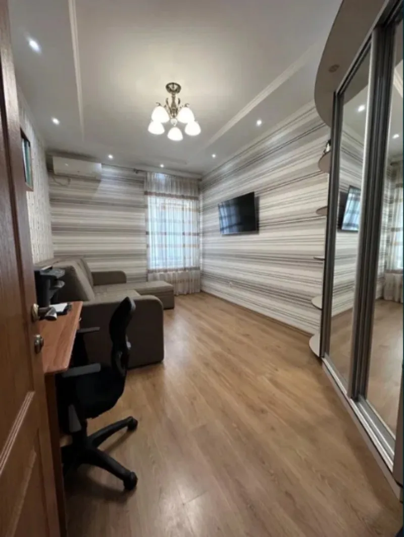 3-кімнатна квартира, 76 м², Молдаванка