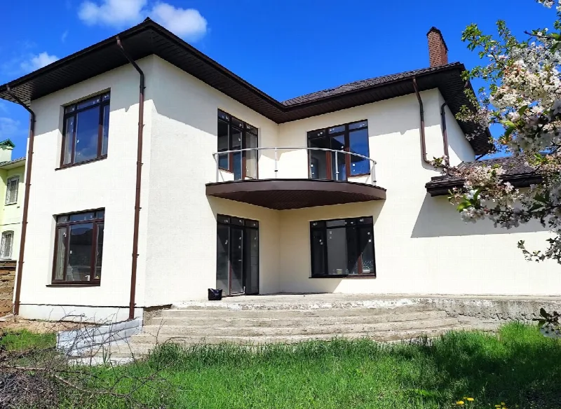 5-кімнатні, 232 м²