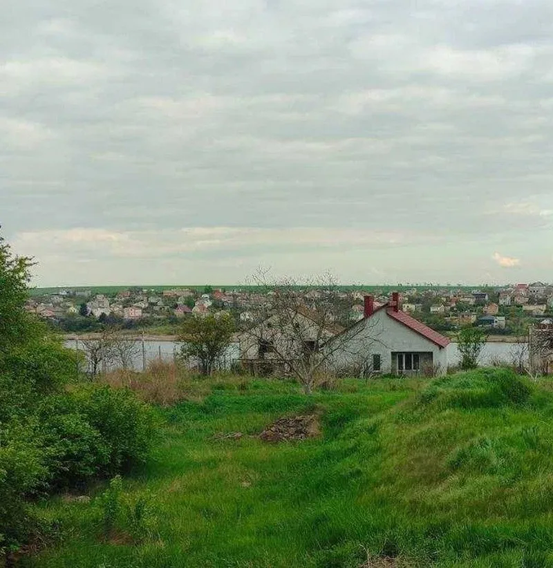 Land, Sukhyi Lyman