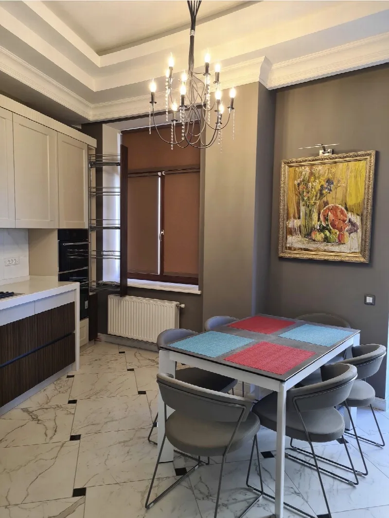 3-кімнатна квартира, 123 м², Спадщина дерибасу, Центр
