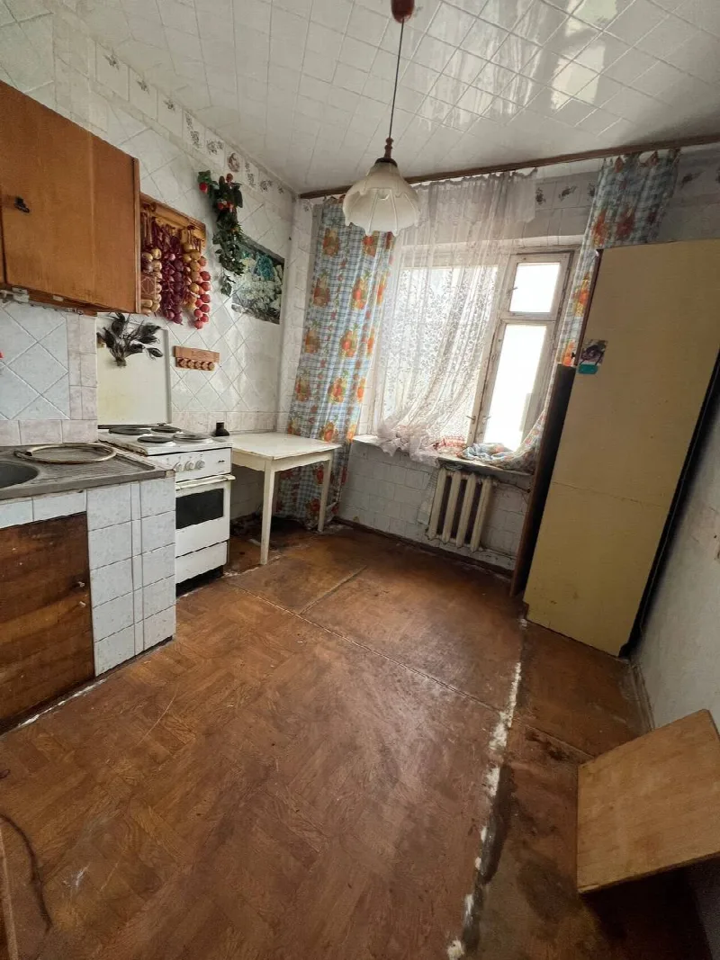 4-кімнатна квартира, 85 м², Таїрова
