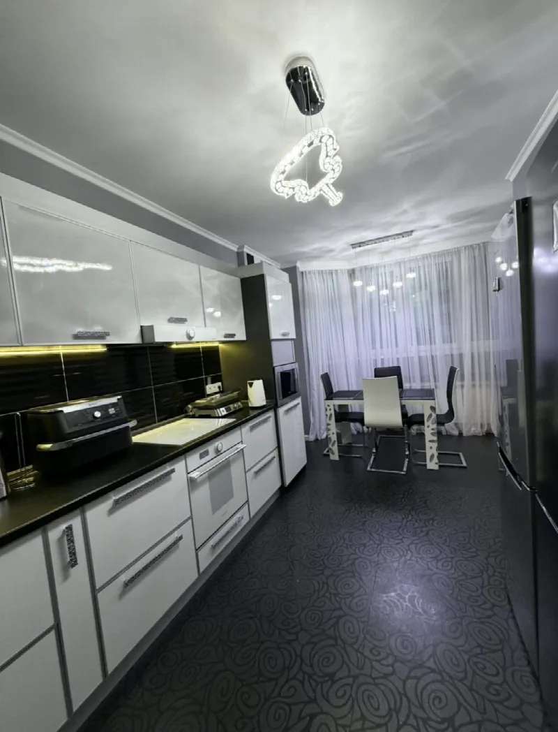 3-кімнатна квартира, 87 м², Райдужний, Таїрова