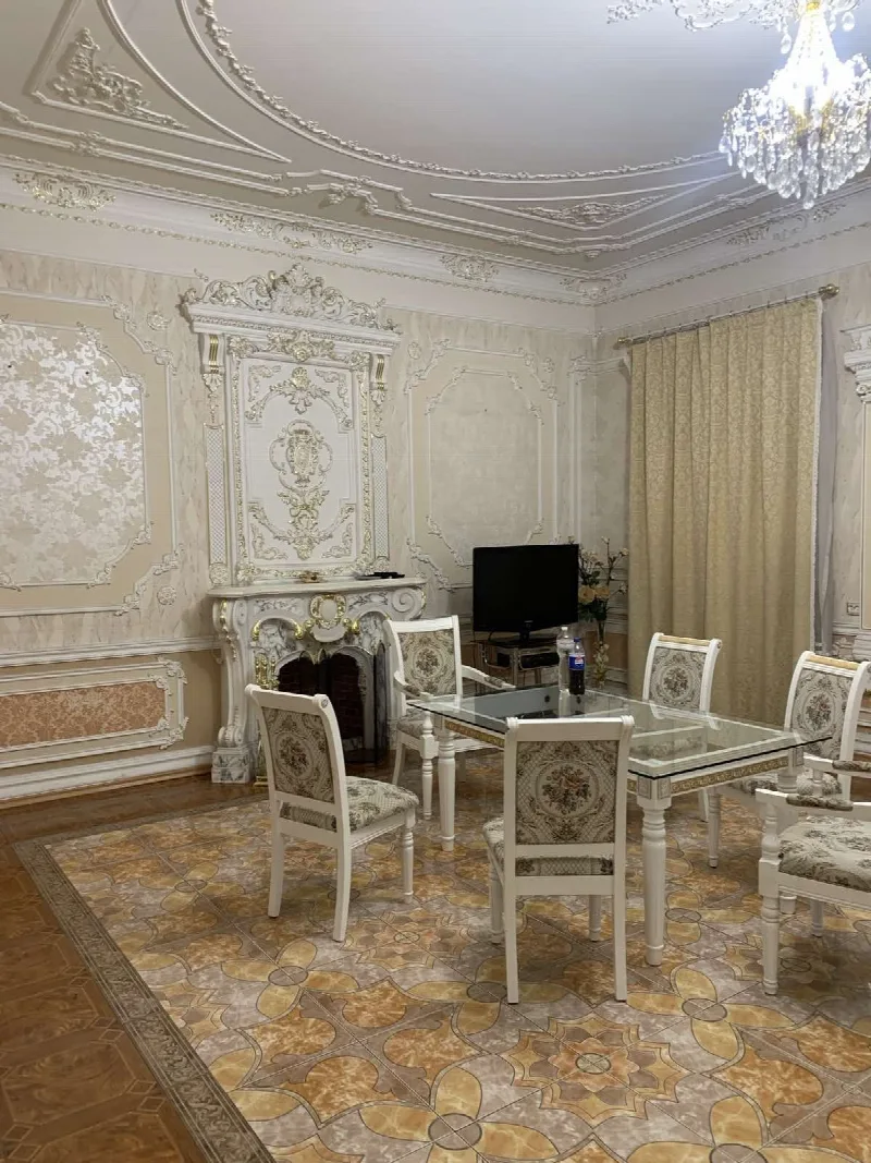 3-кімнатна квартира, 165 м², Центр