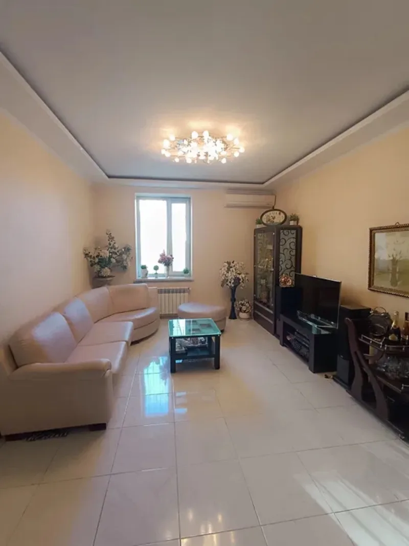 3-комнатная квартира, 74 м², Слободка