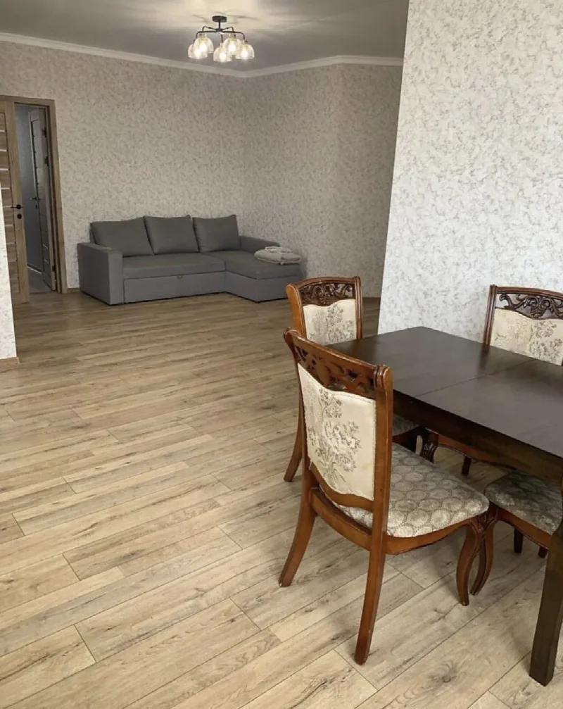 3-кімнатна квартира, 92 м², Таїрова