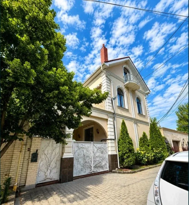 4-кімнатні, 300 м²